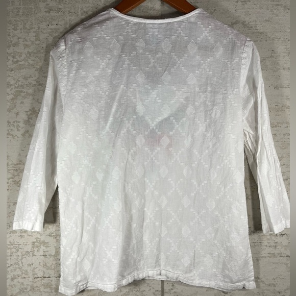VICKI WAYNE Embossed Vine White Tunic w/ Colorful Floral Embroidery Size Small - Picture 5 of 10